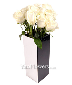 12 White Roses In Vase 